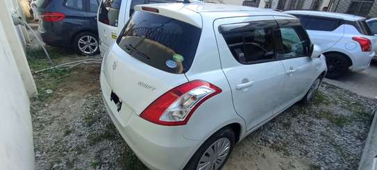 Suzuki swift white 2017 image 4