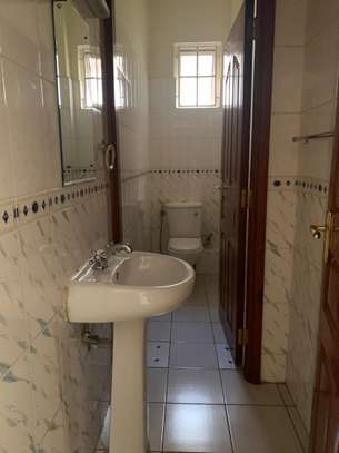 3 bedroom apartment all ensuite with a Dsq available image 13