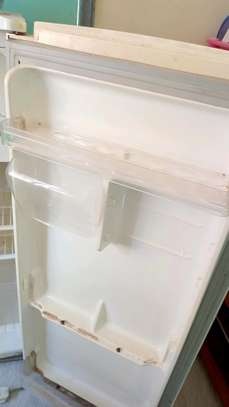 Fridge in good working condition image 3