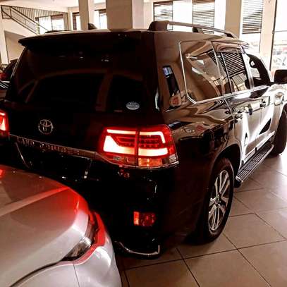 Toyota Land cruiser ZX V8 Black 2018 image 7
