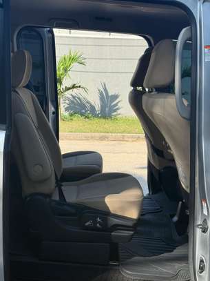 Toyota Noah 2017 image 1