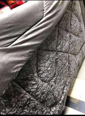 Shiny woolen duvets size 5*6 image 2