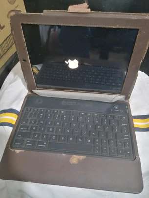 IPad 2 16gb with Bluetooth keyboard image 2