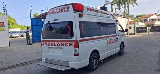 Fully Equipped Ambulance Toyota hiace 9L image 4