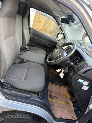 TOYOTA HIACE AUTO DIESEL image 7