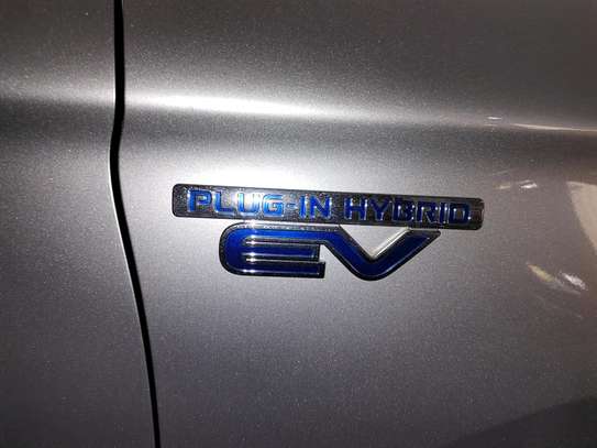 Mitsubishi outlander PHEV hybrid silver 2017 image 4