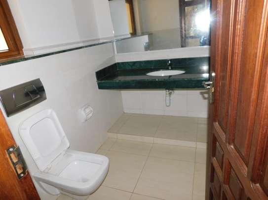 4 Bed Townhouse with En Suite in Nyali Area image 4
