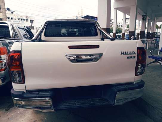 Toyota Hilux double cabin white 2016 4wd option image 19