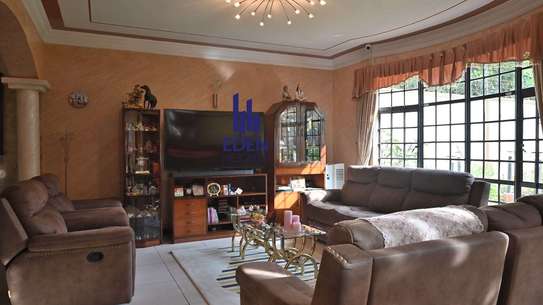5 Bed Townhouse with En Suite in General Mathenge image 18