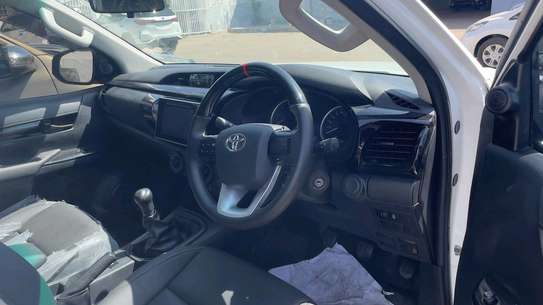TOYOTA HILUX DOUBLE CABIN GR MANUAL 2018MODEL image 5
