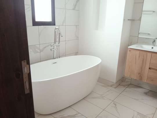 Furnished 2 Bed Apartment with En Suite in Gigiri image 2