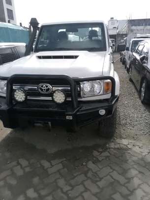 Toyota land cruiser v8 image 8