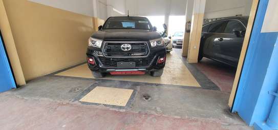 Hilux double cabin TRD image 1
