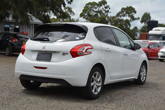 2015 Peugeot 208 image 2