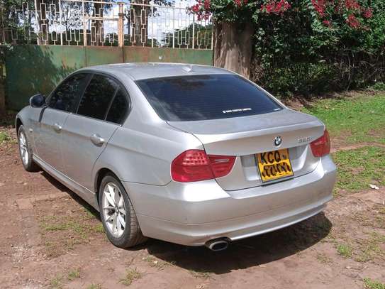 BMW 320i Year 2011 KCQ silver colour accident free image 2