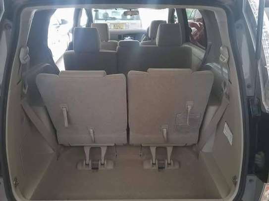 Toyota ISIS 2018 image 2