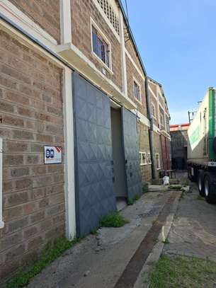 10,000 ft² Warehouse with Parking at Airport Road image 1