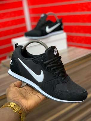 Nike casual sneakers image 2
