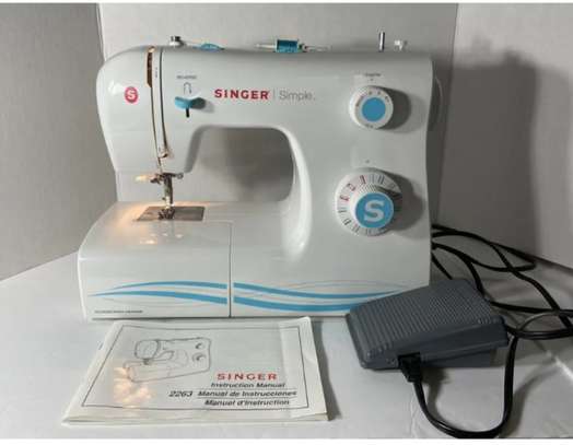 Singer sewing machine image 6