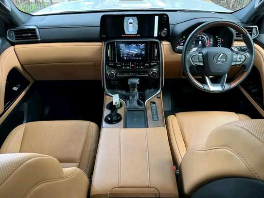 2023 Lexus LX600 image 5