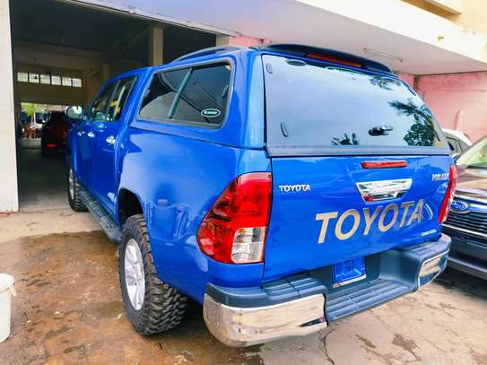 Toyota Hilux double cabin blue 2017 4wd image 12