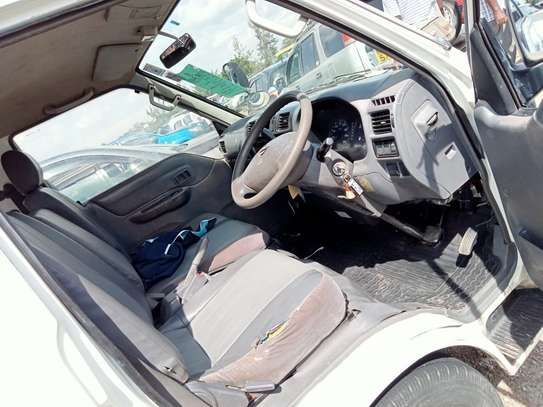 Nissan Vanette image 5