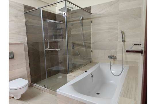 3 Bed Apartment with En Suite in Parklands image 3