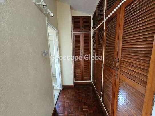4 Bed House with En Suite in Spring Valley image 13