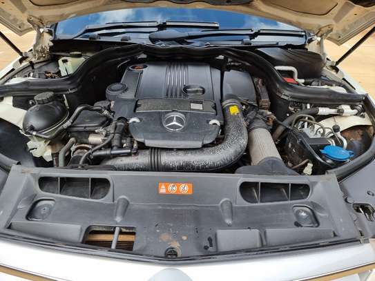 Mercedes Benz C200 image 7