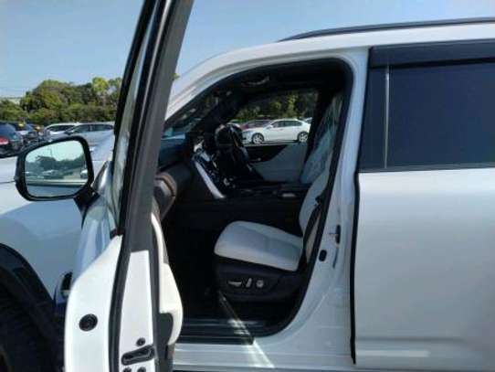 2022 Lexus LX600 image 8