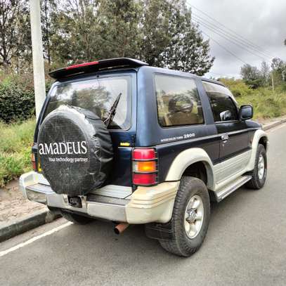 3 DOOR MITUBISHI PAJERO image 4