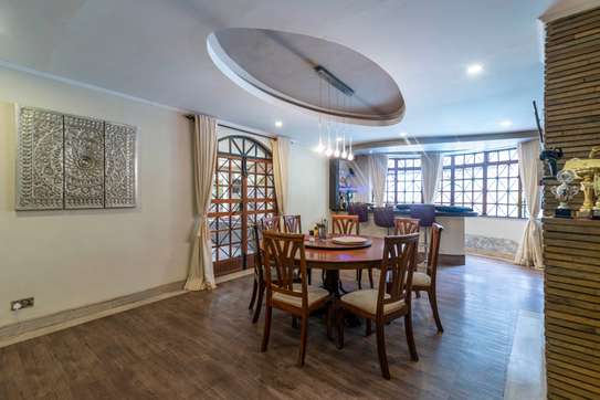 5 Bed House with En Suite in Ridgeways image 30