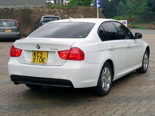 BMW 320i image 4