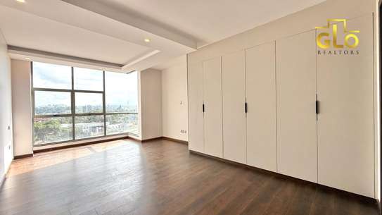3 Bed Apartment with En Suite in Brookside image 12