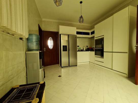 5 Bed Townhouse with En Suite in Lavington image 7