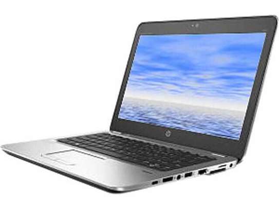 HP EliteBook 820 G3 image 2