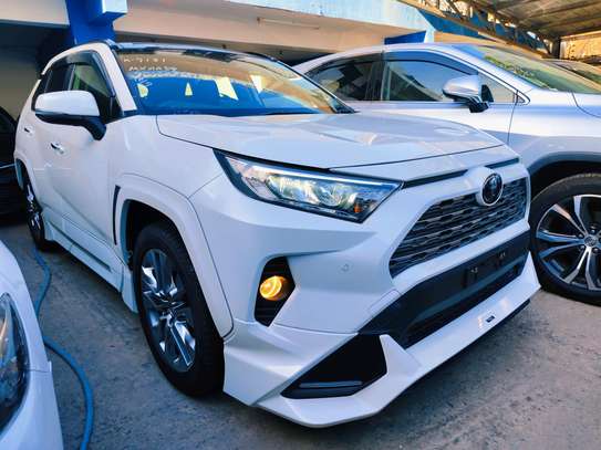 Toyota RAV4 white 2019 Sunroof image 4