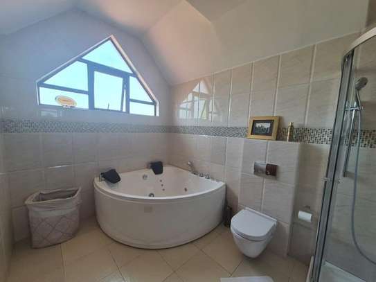 4 Bed Townhouse with En Suite in Kileleshwa image 9