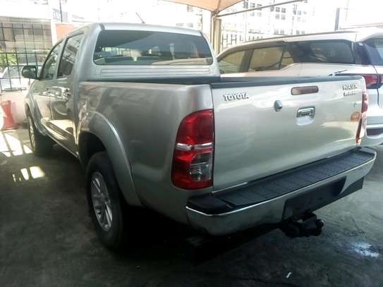 Toyota Hilux invincible image 7