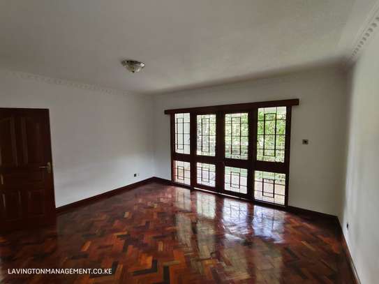 4 Bed House with En Suite at Lavington Green image 9