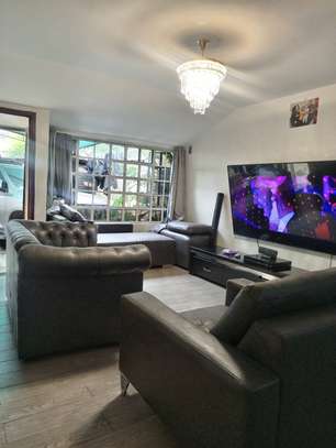 4 Bed House with Garden in Buruburu image 4