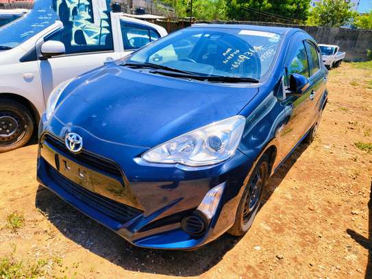 Toyota Aqua hybrid blue 2017 image 2