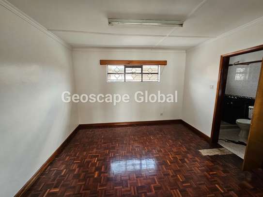 5 Bed Townhouse with En Suite in Spring Valley image 7