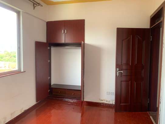 2 bedroom apartment master Ensuite available image 8