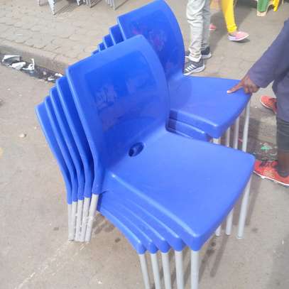 PLASTIC OFFICE CHAIRS image 4