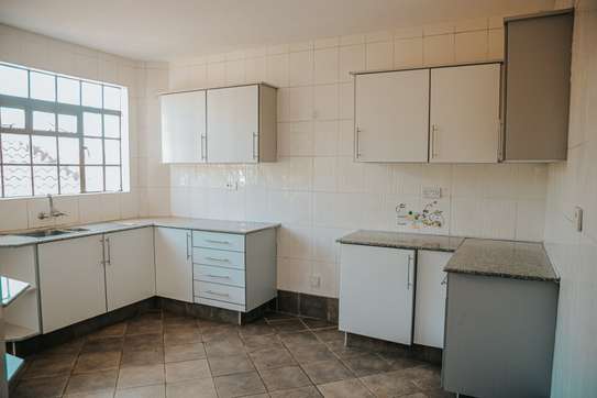 2 Bed Apartment with En Suite in Kilimani image 27
