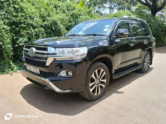 LAND CRUISER V8 VX PETROL image 4