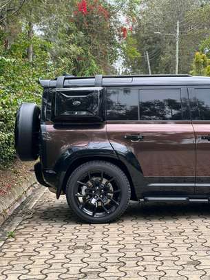 2021 Land Rover defender 110 image 9