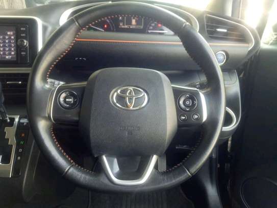 Toyota Sienta hybrid black 2018 XD-L image 7