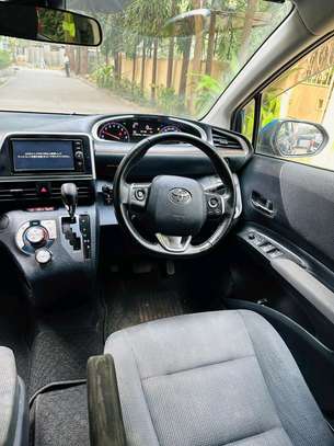 Toyota sienta black image 4